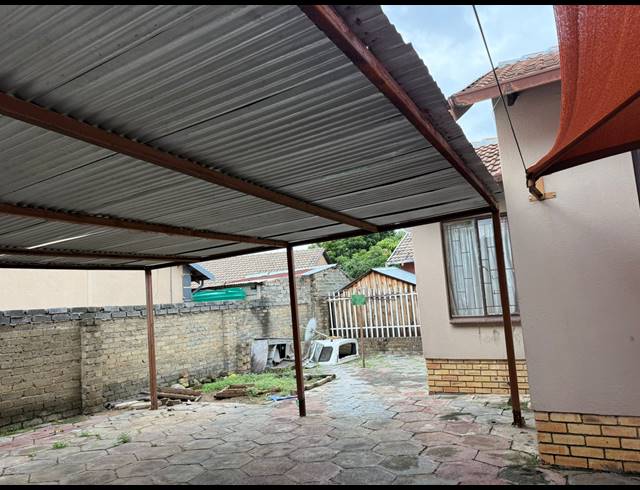 3 BEDROOM HOUSE FOR SALE IN TLHABANE WEST